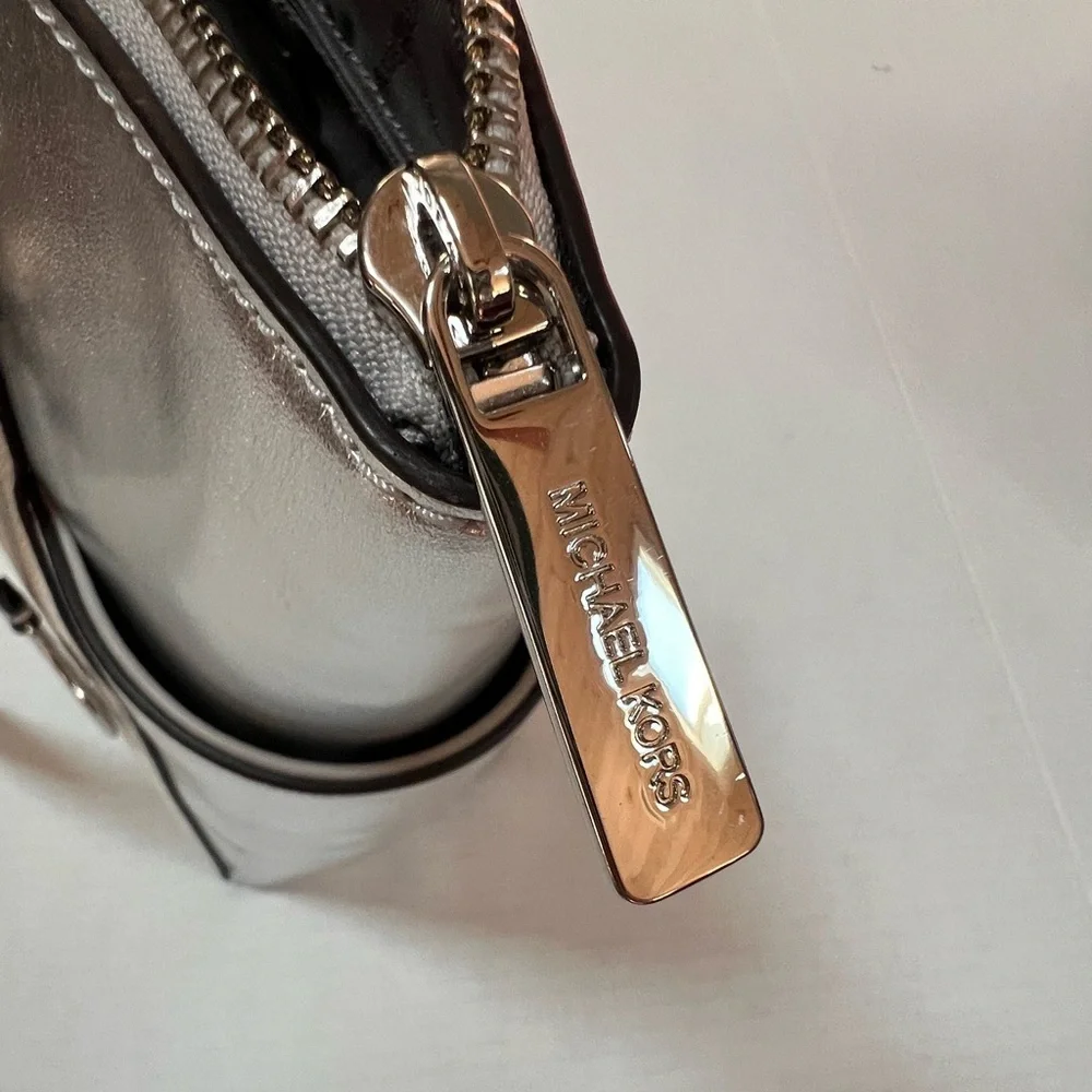 NWT Michael Kors Charlotte Large Signature Logo and Metallic Tote Bag - Picture 8 of 8